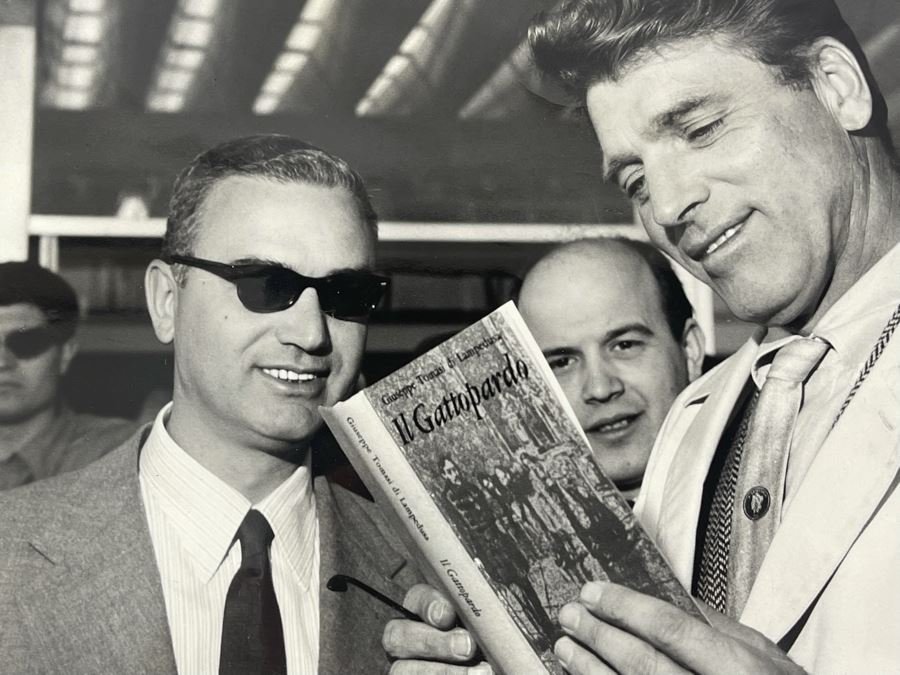 1962 Photo By Giovanni Battista Poletto - Rome, Italy - Co-stars Of Luchino Visconti Film The Leopard (Il Gattopardo) : Burt Lancaster Holding Book Il Gattopardo By Giuseppe Tomasi di Lampedusa (Photographer G.B. Poletto) 9.5 X 7.25 [Photo 4]