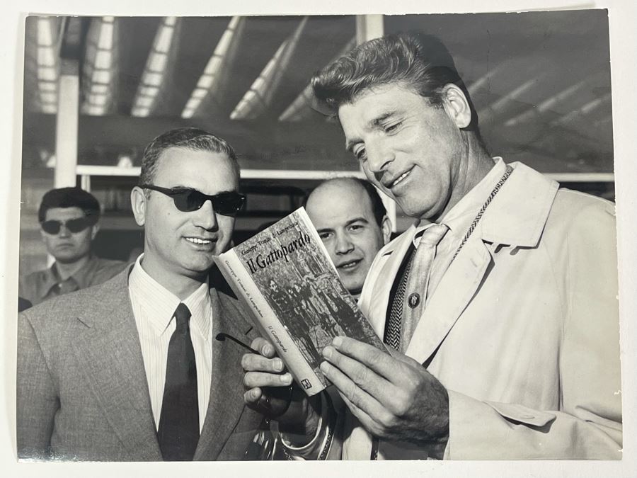 1962 Photo By Giovanni Battista Poletto - Rome, Italy - Co-stars Of Luchino Visconti Film The Leopard (Il Gattopardo) : Burt Lancaster Holding Book Il Gattopardo By Giuseppe Tomasi di Lampedusa (Photographer G.B. Poletto) 9.5 X 7.25 [Photo 2]