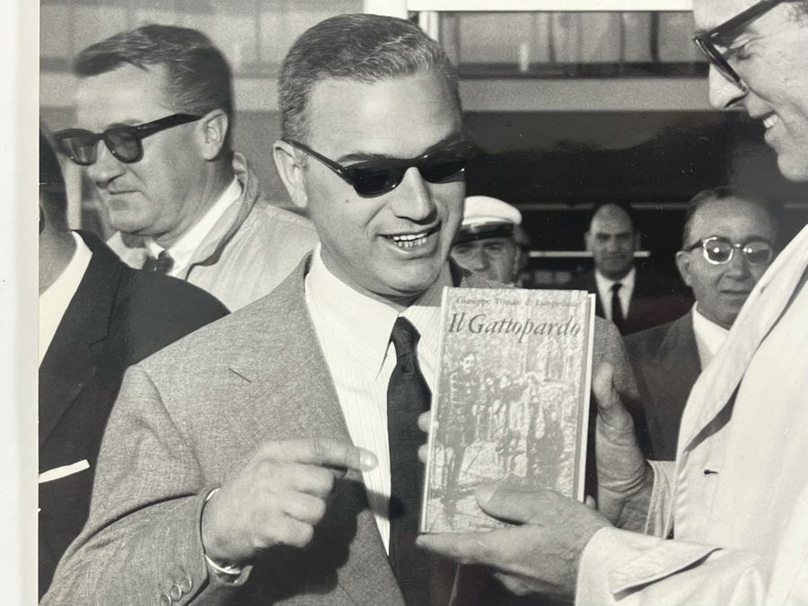 1962 Photo By Giovanni Battista Poletto - Rome, Italy - Co-stars Of Luchino Visconti Film The Leopard (Il Gattopardo) : Burt Lancaster Holding Book Il Gattopardo By Giuseppe Tomasi di Lampedusa (Photographer G.B. Poletto) 9.5 X 7.25 [Photo 3]