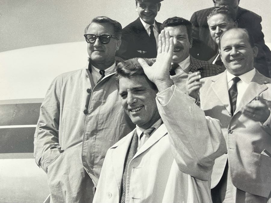 1962 Photo By Giovanni Battista Poletto - Rome, Italy - Co-stars Of Luchino Visconti Film The Leopard (Il Gattopardo) : Burt Lancaster Deboarding Plane Rome, Italy (Photographer G.B. Poletto) 9.5 X 7.25 [Photo 4]