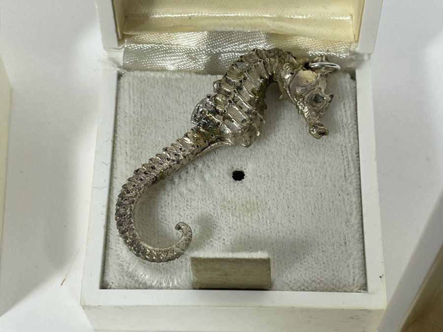 JUST ADDED - Collection Of Costume Jewelry [Photo 4]