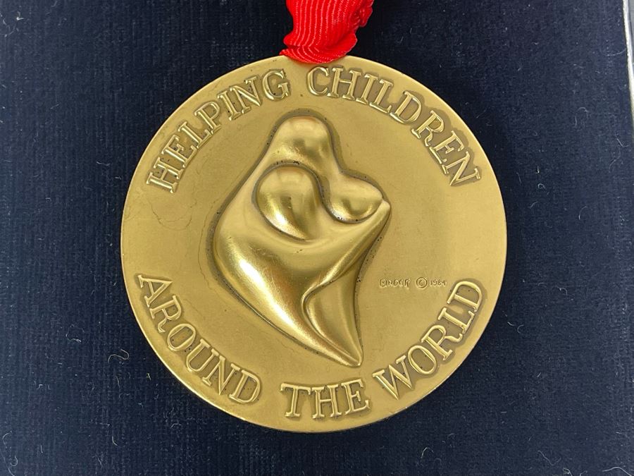 JUST ADDED - 1984 Erwin Binder Medal Medallion Helping Children Around The World Variety International Lifeline [Photo 5]