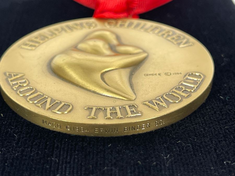 JUST ADDED - 1984 Erwin Binder Medal Medallion Helping Children Around The World Variety International Lifeline [Photo 2]
