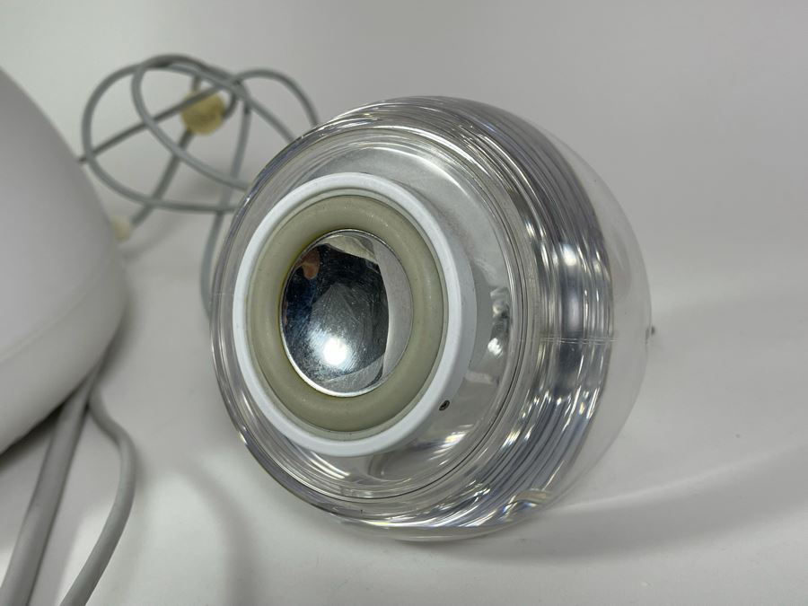 iMac G4 Computer With Speakers And Keyboard (No Mouse) [Photo 5]