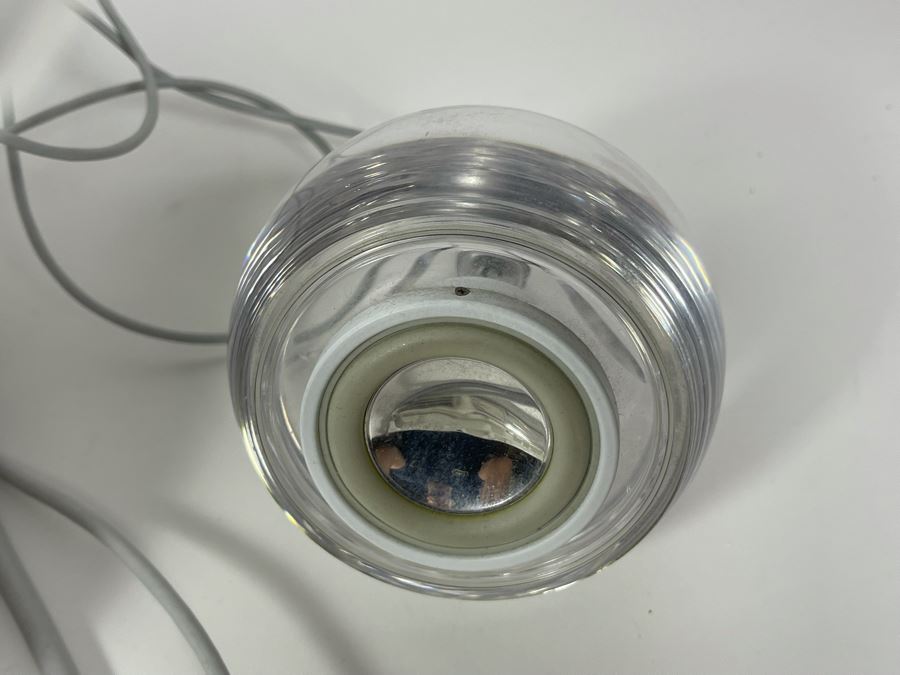 iMac G4 Computer With Speakers And Keyboard (No Mouse) [Photo 6]