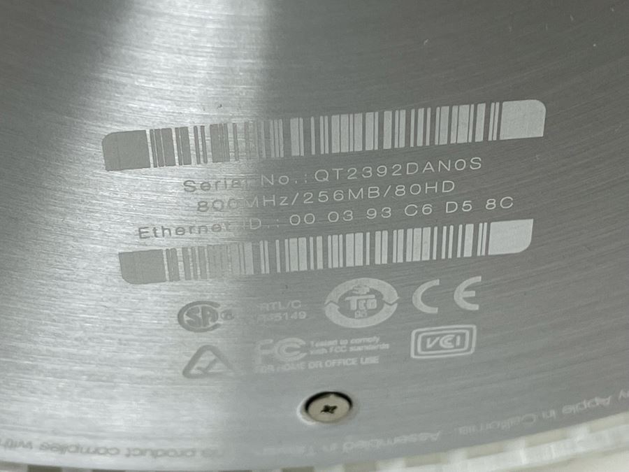 iMac G4 Computer With Speakers And Keyboard (No Mouse) [Photo 12]