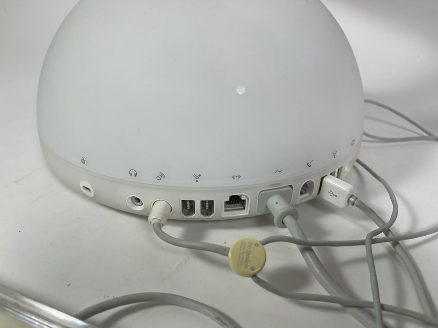 iMac G4 Computer With Speakers And Keyboard (No Mouse) [Photo 10]