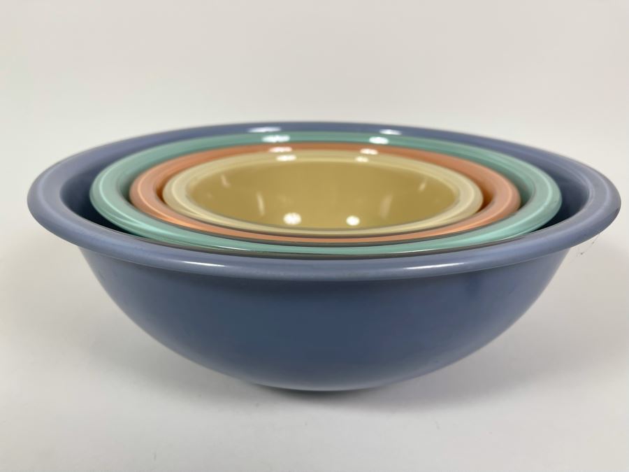 Set Of Pyrex Colored Mixing Bowls [Photo 1]