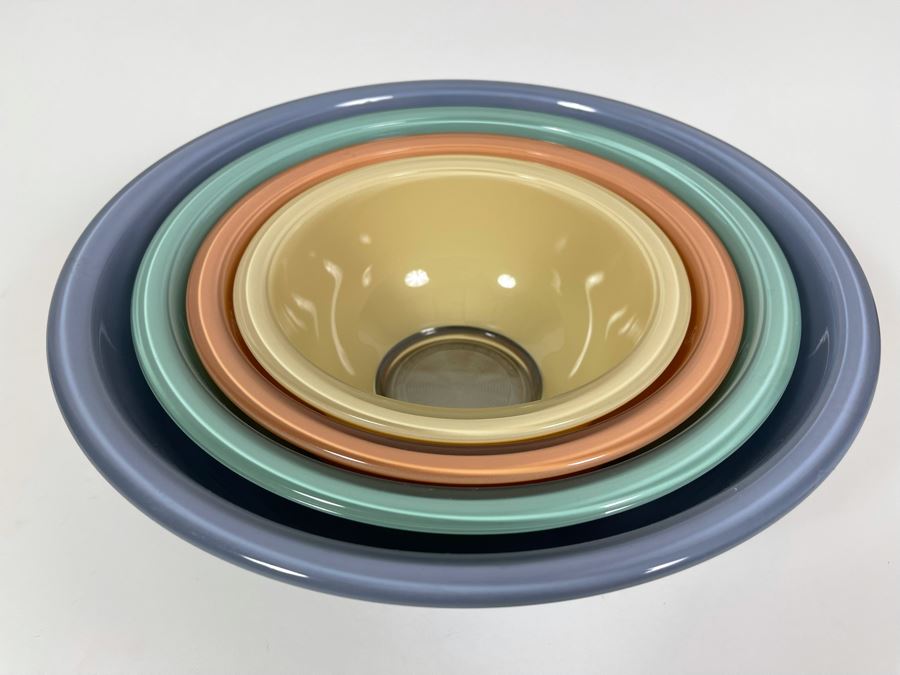 Set Of Pyrex Colored Mixing Bowls [Photo 2]