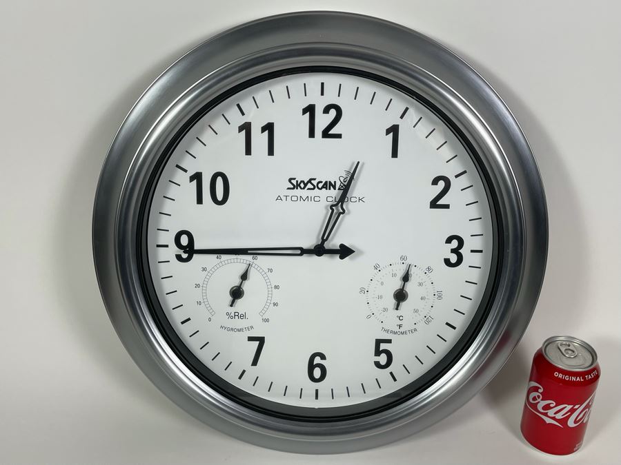 SkyScan Atomic Clock 18R Model 88100 With Hygrometer & Thermometer [Photo 5]