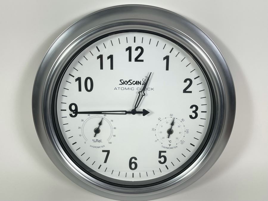 SkyScan Atomic Clock 18R Model 88100 With Hygrometer & Thermometer [Photo 4]
