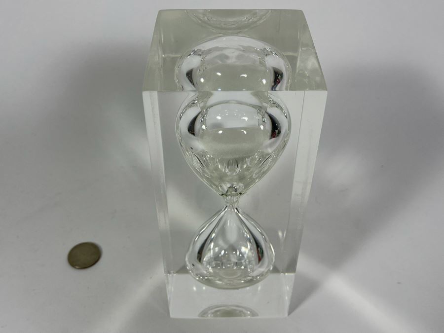 Vintage Lucite Hourglass Sculpture 3.25W X 3.25D X 7H [Photo 7]