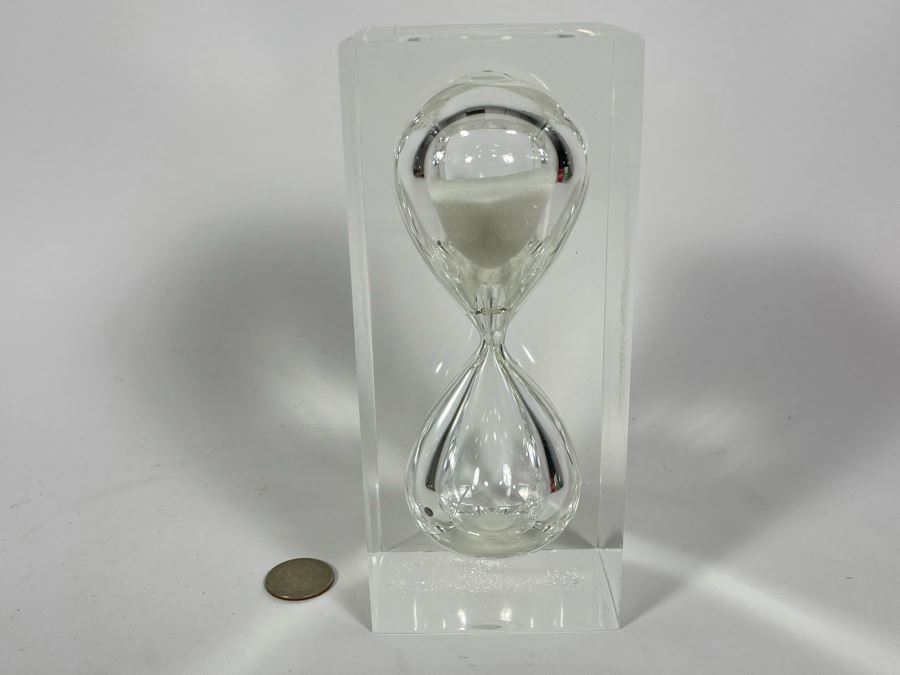 Vintage Lucite Hourglass Sculpture 3.25W X 3.25D X 7H [Photo 4]