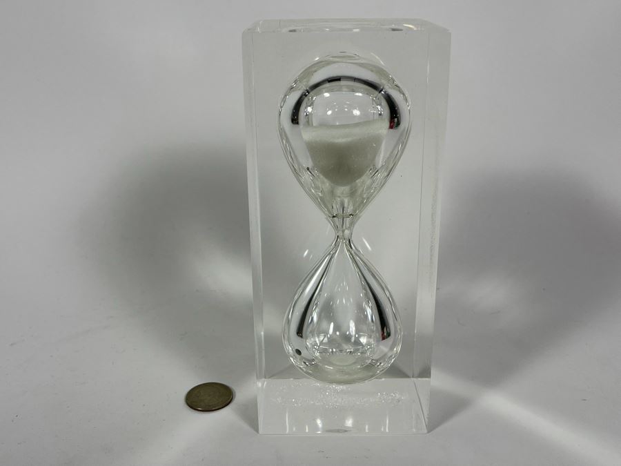 Vintage Lucite Hourglass Sculpture 3.25W X 3.25D X 7H [Photo 3]