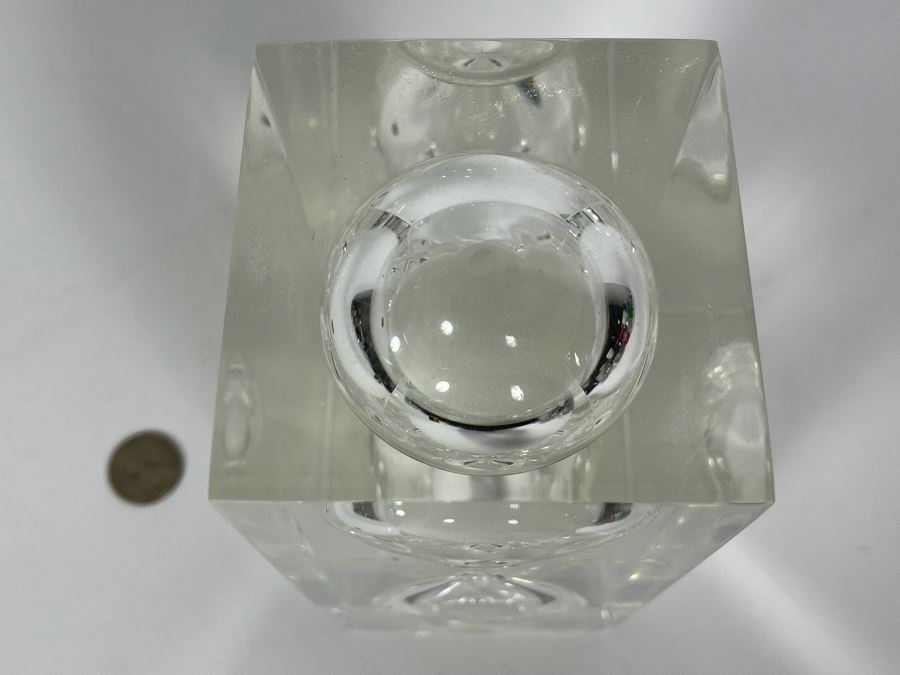 Vintage Lucite Hourglass Sculpture 3.25W X 3.25D X 7H [Photo 5]