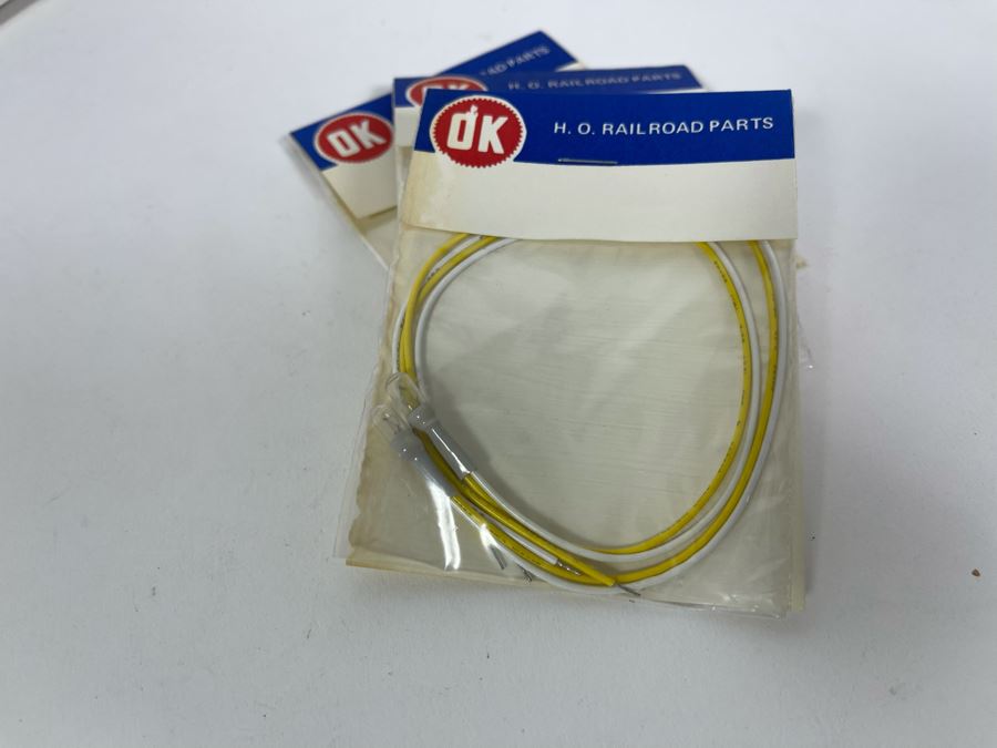 Three New Old Stock O.K. Streamliners Trains HO Astradome, Sleeper And Observation - Plus Assembled Coach Train See Photos (4 Total) [Photo 9]