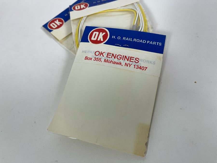 Three New Old Stock O.K. Streamliners Trains HO Astradome, Sleeper And Observation - Plus Assembled Coach Train See Photos (4 Total) [Photo 10]