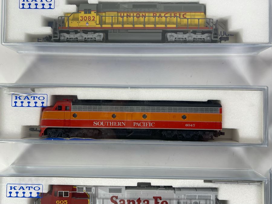 Set Of Seven Kato Precision Railroad Models Trains See Photos 5 3/8' [Photo 6]