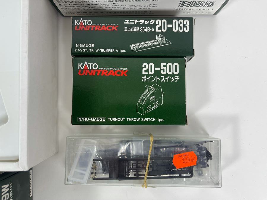 Kato Santa Fe HO Scale Train Plus Various Kato Train Tracks, Signals, Bumper, Turnout Throw Switch - See Photos [Photo 4]