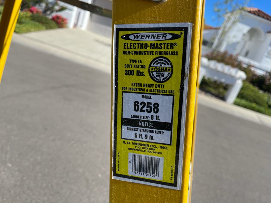 Werner Fiberglass 8' Ladder Model 6258 [Photo 5]