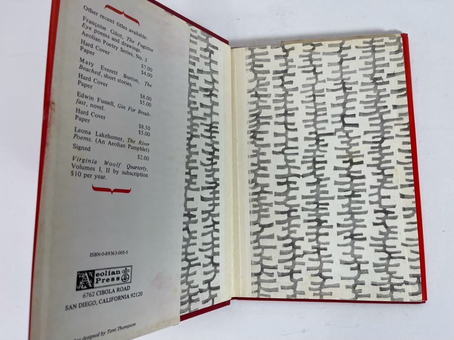 Signed First Edition 1976 Book The Age Of The Assassin By Suzanne Henig [Photo 3]