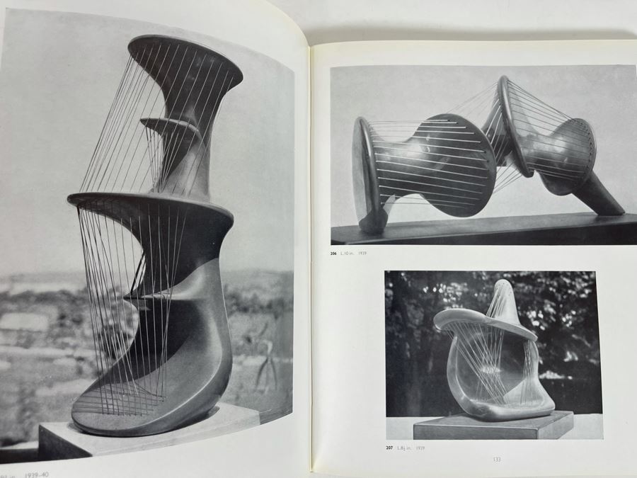 Henry Moore Volume One Sculptures And Drawings 1921-1948 London Percy Lund, Humphries & Company Ltd A. Zwemmer [Photo 11]