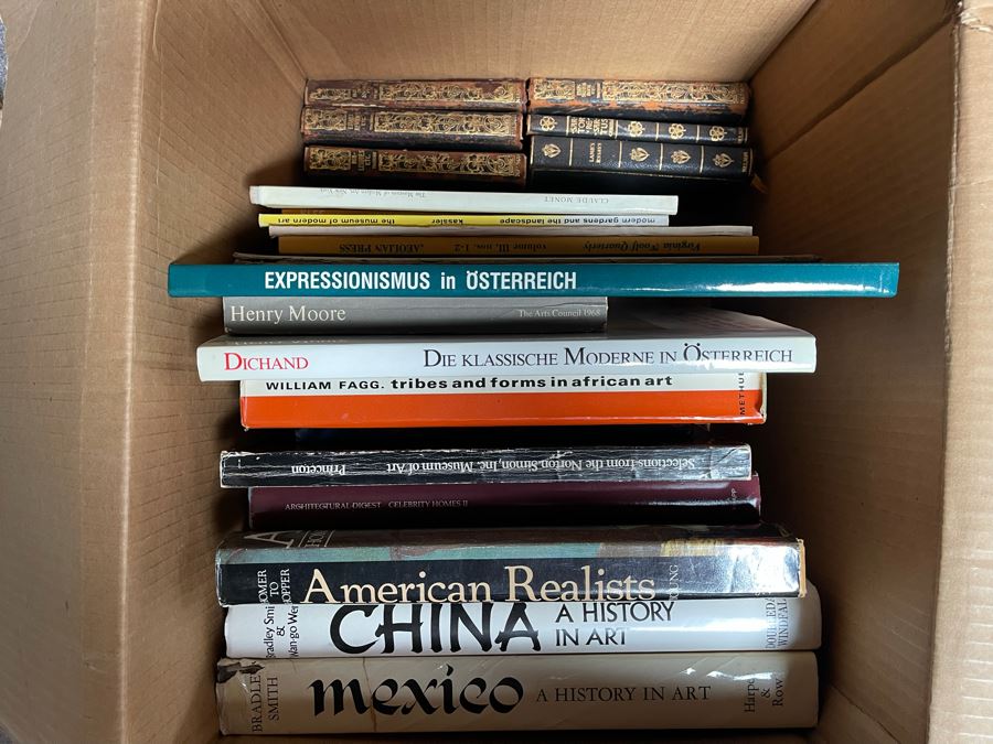 Book Lot Featuring Art Books - See Photos [Photo 2]