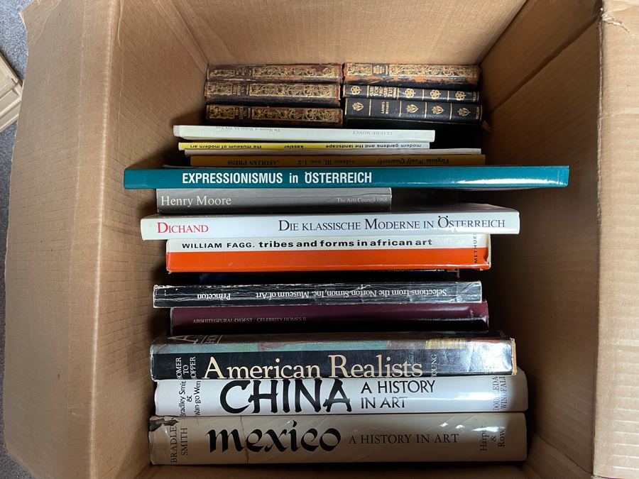 Book Lot Featuring Art Books - See Photos [Photo 1]