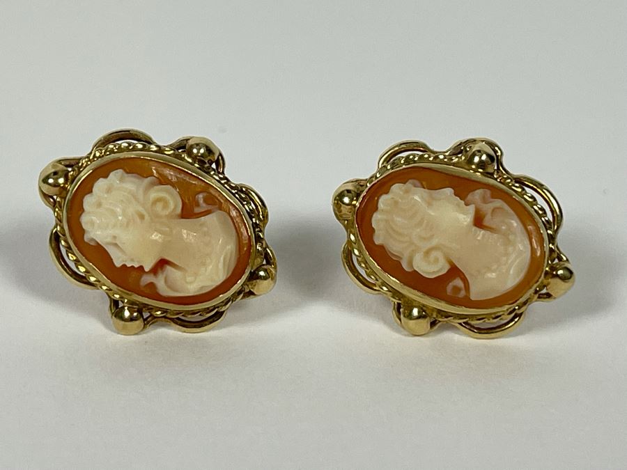 14K Gold Pair Of Carved Shell Cameo Earrings 3.9g [Photo 3]