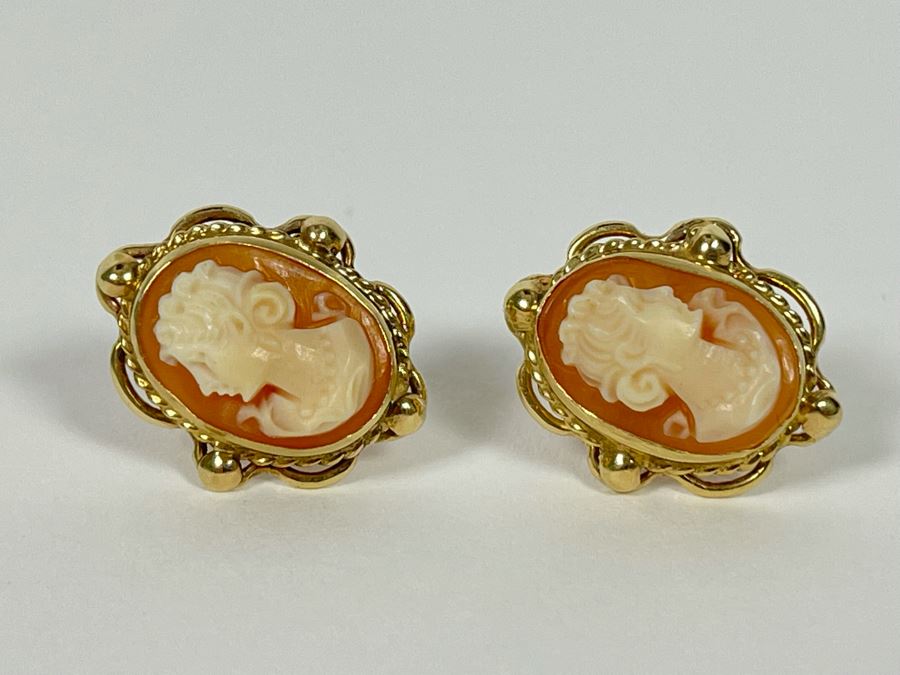 14K Gold Pair Of Carved Shell Cameo Earrings 3.9g [Photo 2]