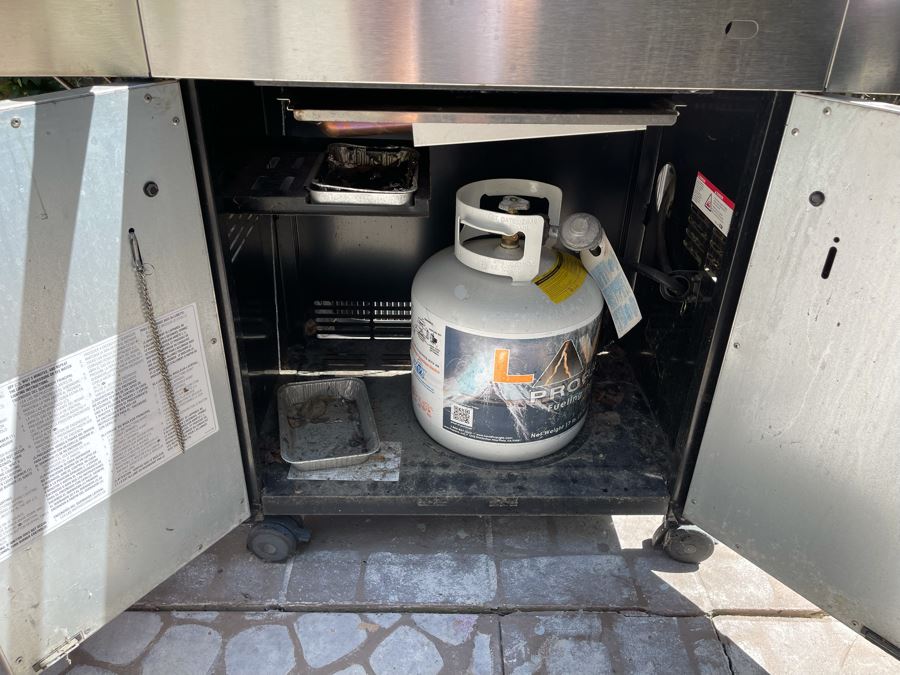 Weber Spirit Gas Grill [Photo 6]