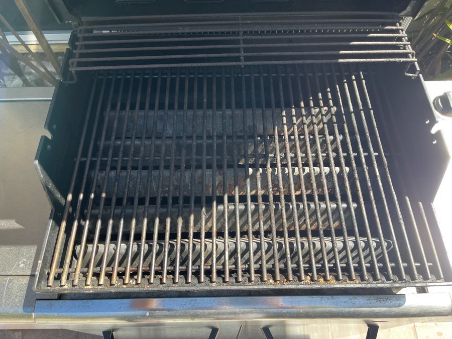 Weber Spirit Gas Grill [Photo 3]