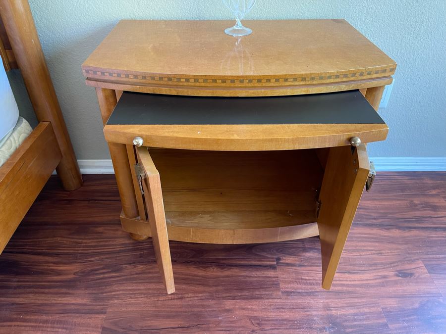 Hickory White Cal King Bed (No Mattress) And Pair Of Hickory White Inlaid Nightstands 28.5W X 18D X 24H [Photo 7]