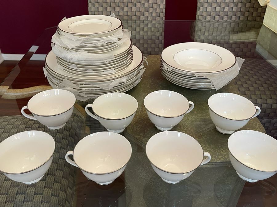 Royal Doulton Signet English Fine Bone China Set With Silver Rim [Photo 2]