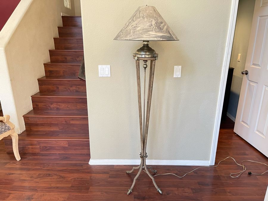 Metal Floor Lamp [Photo 3]