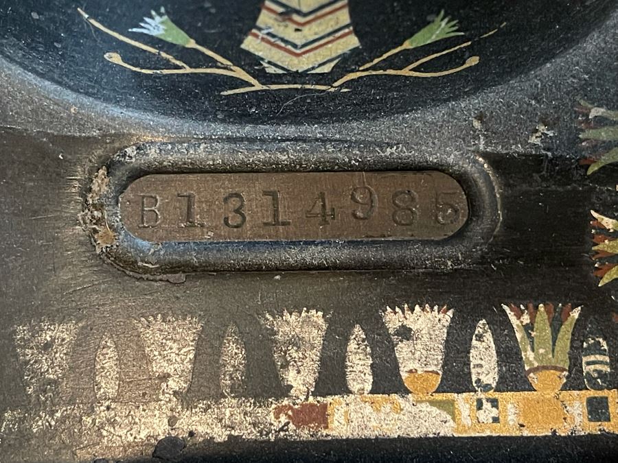 Antique Cast Iron Singer Sewing Machine [Photo 7]