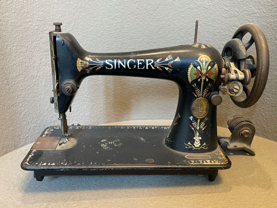 Antique Cast Iron Singer Sewing Machine [Photo 3]