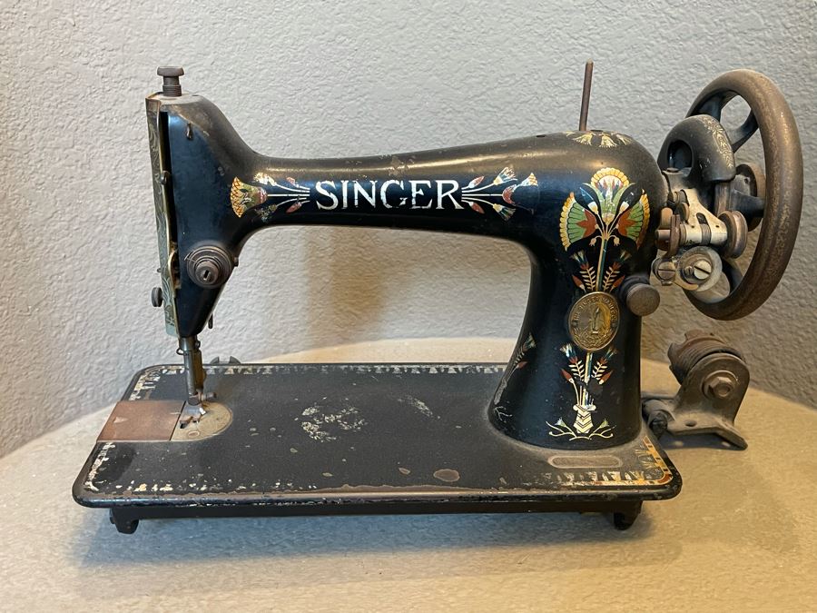 Antique Cast Iron Singer Sewing Machine [Photo 2]