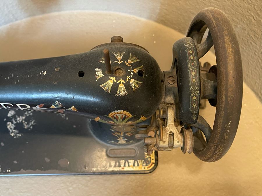 Antique Cast Iron Singer Sewing Machine [Photo 6]