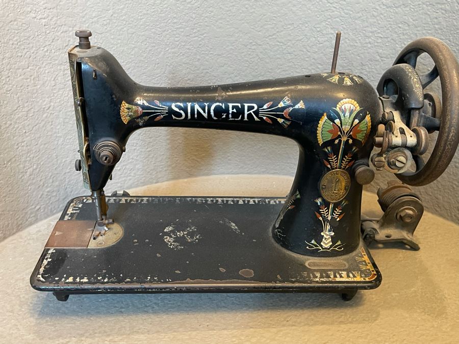 Antique Cast Iron Singer Sewing Machine [Photo 4]