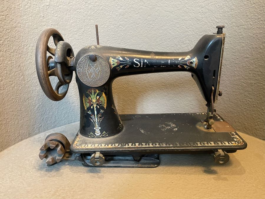 Antique Cast Iron Singer Sewing Machine [Photo 8]