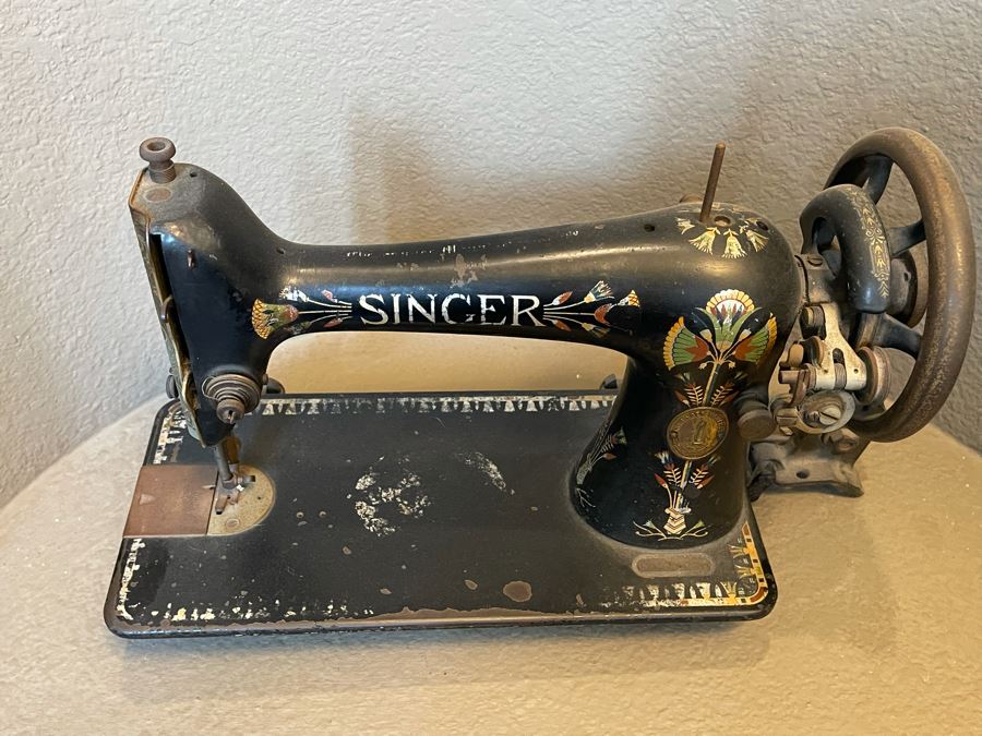 Antique Cast Iron Singer Sewing Machine [Photo 5]