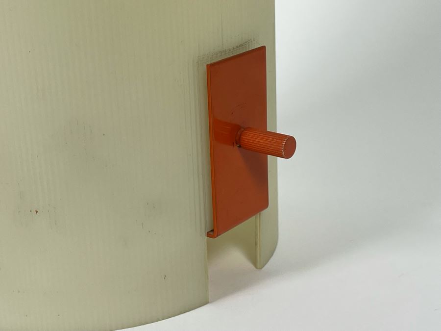 Mid-Century Modern Bill Curry Design Ribbed Plastic Allite 3-Way Socket From Design Line Incorporated 18H [Photo 5]