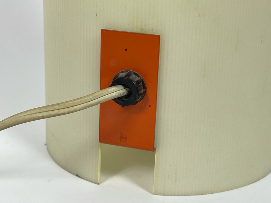 Mid-Century Modern Bill Curry Design Ribbed Plastic Allite 3-Way Socket From Design Line Incorporated 18H [Photo 7]