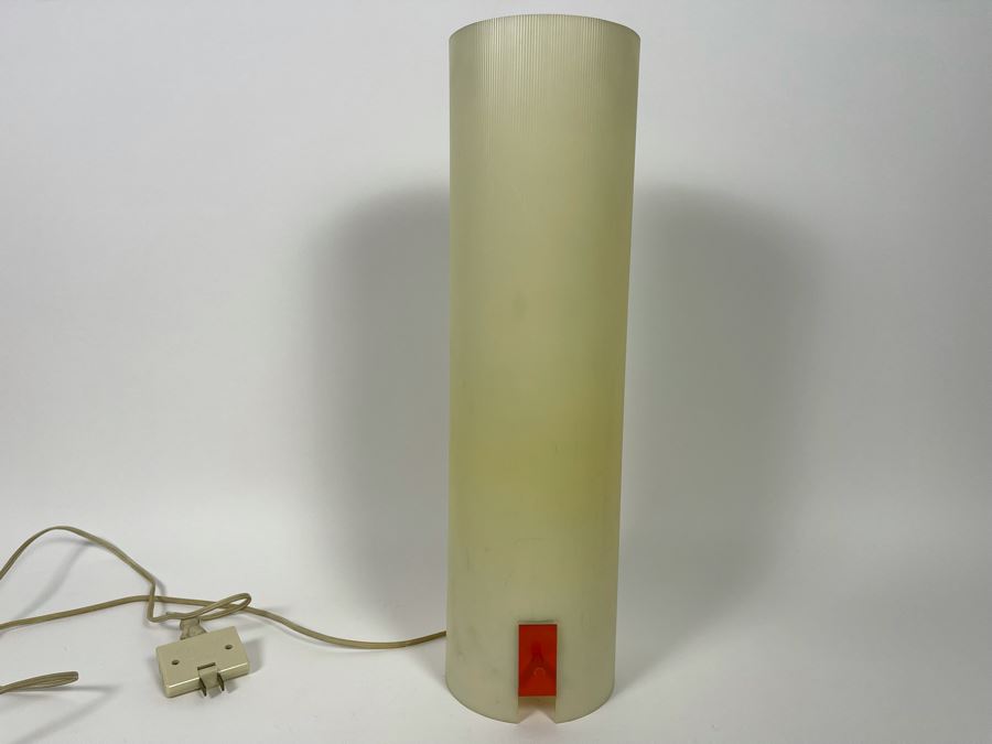 Mid-Century Modern Bill Curry Design Ribbed Plastic Allite 3-Way Socket From Design Line Incorporated 18H [Photo 3]