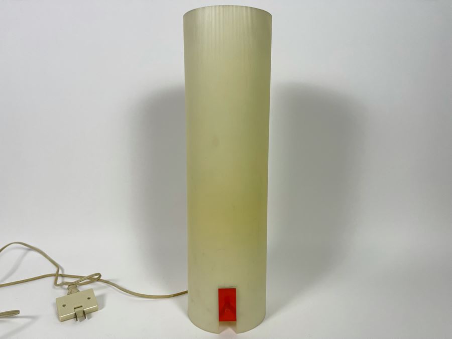 Mid-Century Modern Bill Curry Design Ribbed Plastic Allite 3-Way Socket From Design Line Incorporated 18H [Photo 2]
