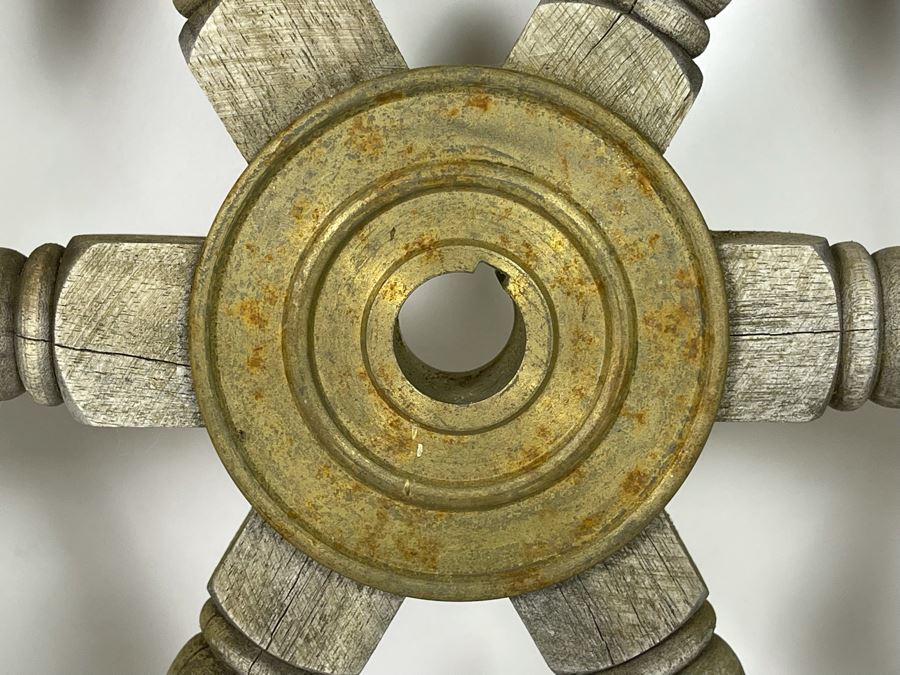 Small Vintage Wooden Ship's 18' Wheel [Photo 4]