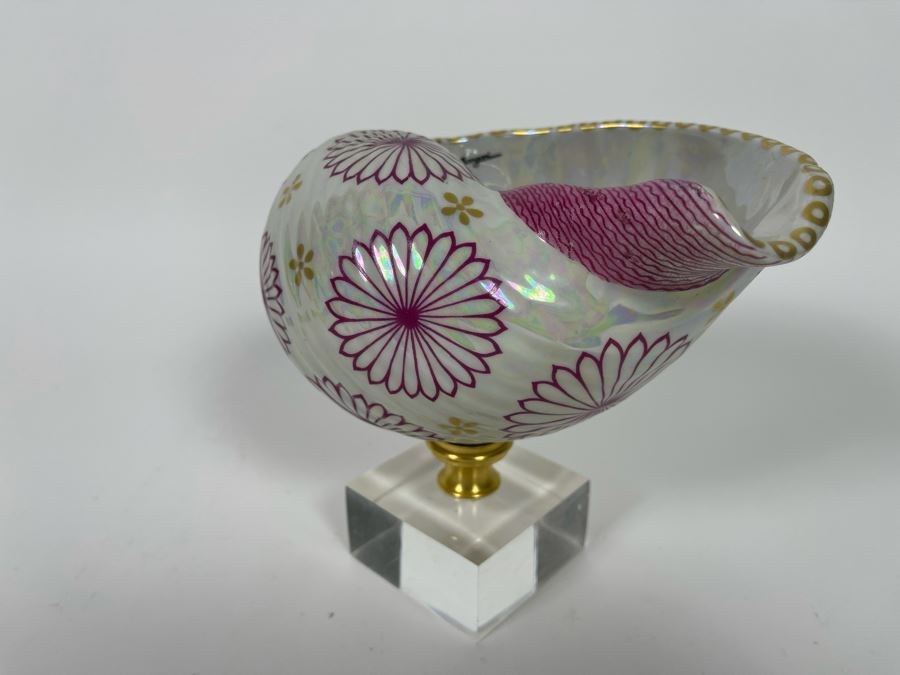 Vintage Italian Mangani Porcelain Seashell On Lucite Stand 7W X 5D X 6H [Photo 5]