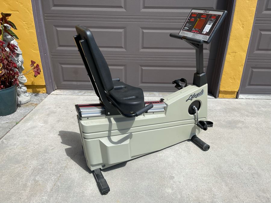 Lifecycle Recumbent Exercise Bicycle 5500R 53W X 25D X 50H [Photo 3]