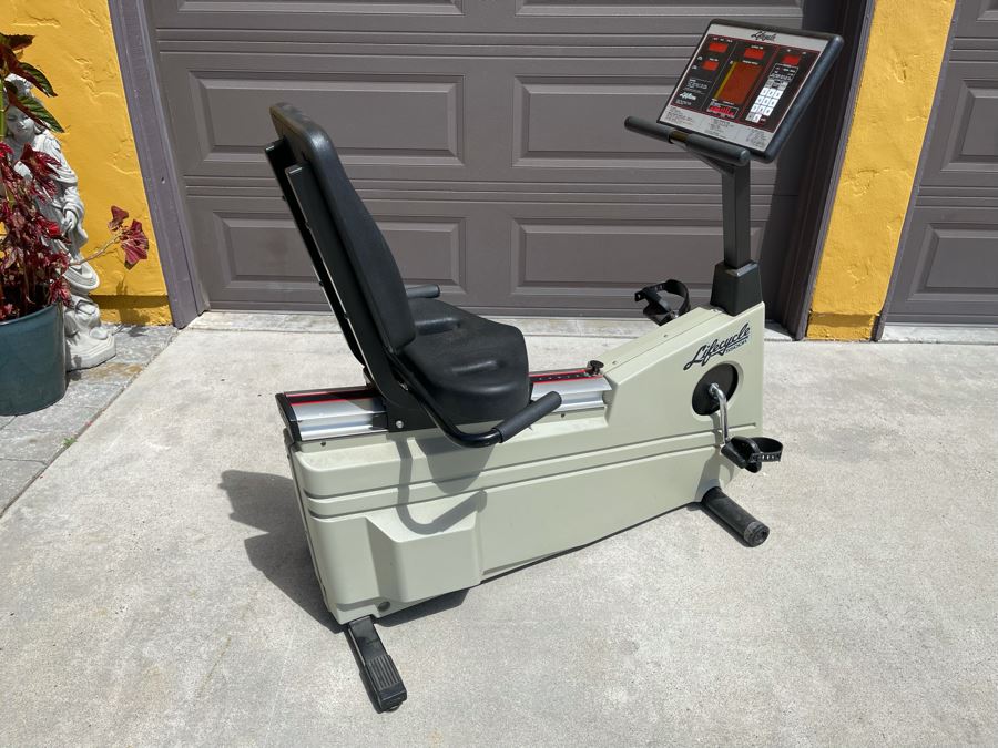 Lifecycle Recumbent Exercise Bicycle 5500R 53W X 25D X 50H [Photo 4]